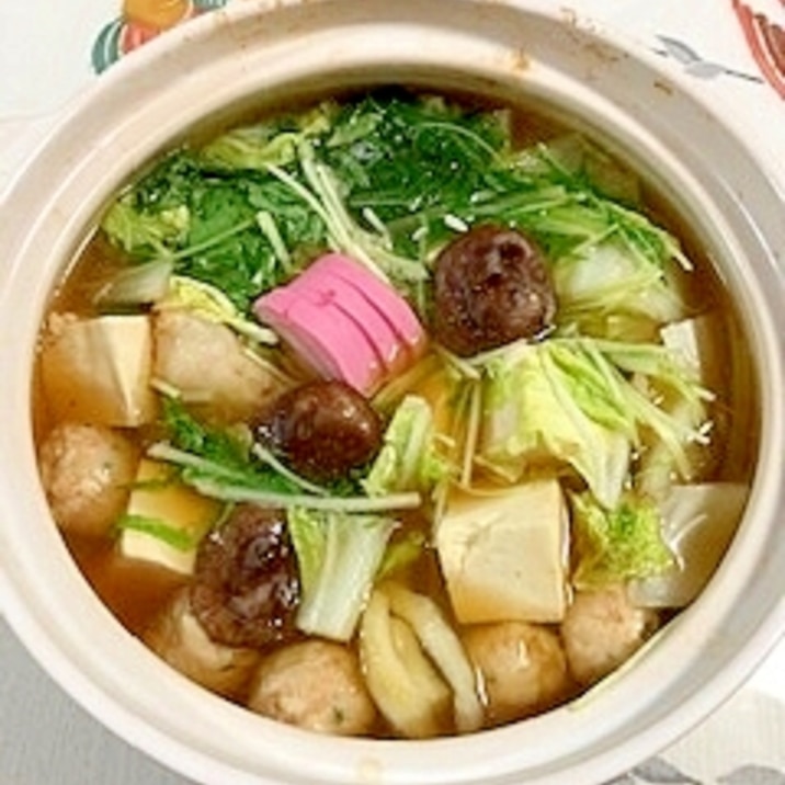 鶏だんご、きんき、塩とうふ、椎茸、板蒲鉾の鍋物